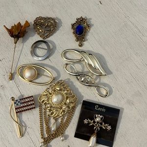 Lot unmarked & Loree carded brooch gold & silver tone